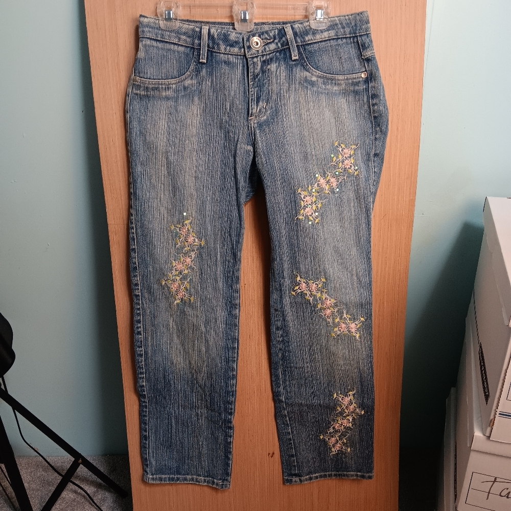 "UNION BAY" 32x29 Ladies‎ Acid Wash Floral Embrodered Low Rise Jeans